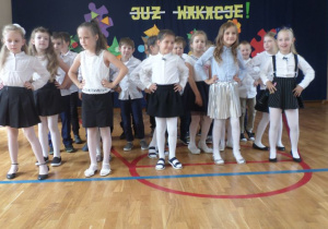 Występ dzieci z klasy 1b.