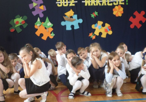 Występ dzieci z klasy 1b.