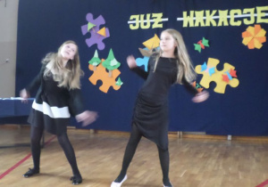 Występ duetu z klasy 5a.