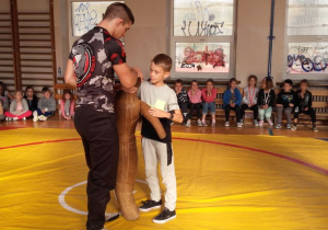 Pokazy zapaśnicze.