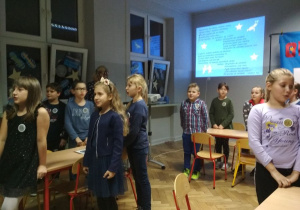 Grupa uczniów klasy 3a w trakcie zajęć.