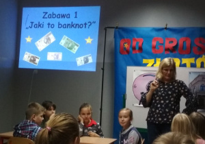 Grupa uczniów klasy 3a w trakcie zajęć.