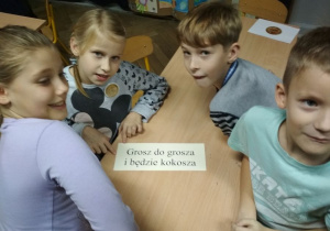 Grupa uczniów klasy 3a w trakcie zajęć.