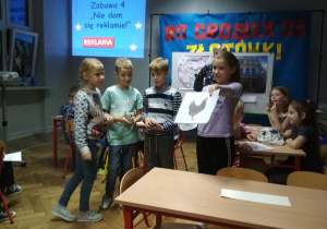 Grupa uczniów klasy 3a w trakcie zajęć.
