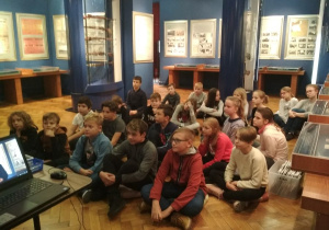 Lekcja muzealna w Muzeum Tradycji Niepodległościowych.