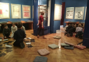 Lekcja muzealna w Muzeum Tradycji Niepodległościowych.