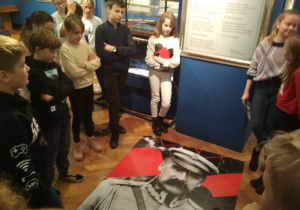 Lekcja muzealna w Muzeum Tradycji Niepodległościowych.