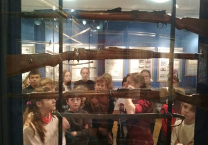 Lekcja muzealna w Muzeum Tradycji Niepodległościowych.