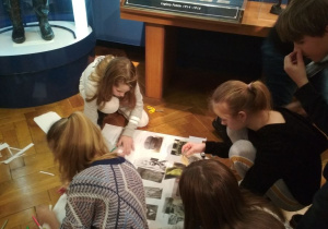 Lekcja muzealna w Muzeum Tradycji Niepodległościowych.