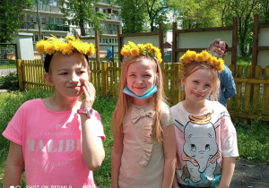 Udekorowane dziewczynki.
