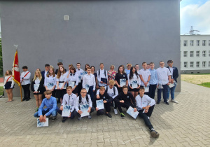 Zdjęcie grupowe uczniów klasy 8b