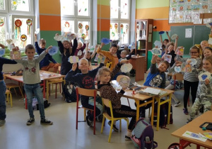 Widok ogólny na dzieci w pracowni