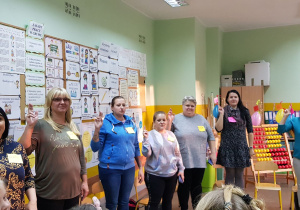 Grupa mam podczas przyrzeczenia