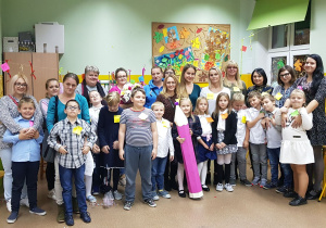 Rodzice i dzieci- zdjęcie grupowe, pozowane
