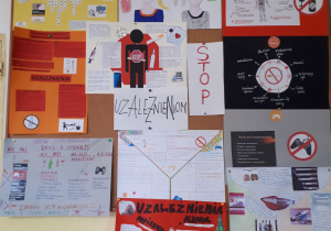 Tablica z plakatami