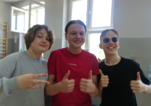 Uczniowie trzymają kciuki za nowy look.