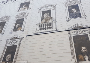 Mural z postaciami związanymi z Łodzią.