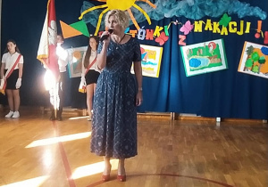 Powitanie uczniów przez dyrektora szkoły