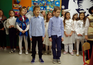 Dzieci recytują swoje role