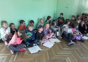 Przygotowania do gry na flażoletach.