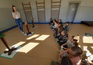 Dzieci na żywej lekcji przyrody.