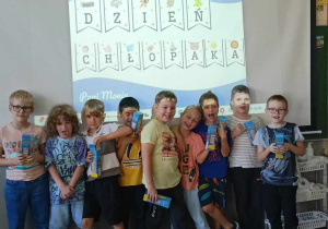 Zdjęcie grupowe chłopców z klasy 2b