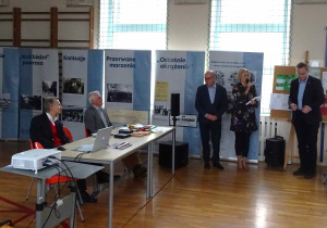 Prezent dla p. Dyrektor od zaproszonych gości