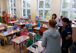 Policjantka w klasie 1a.