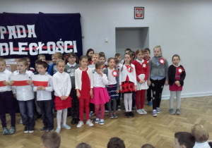 Koncert patriotyczny, klasy trzecie.