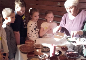 Warsztaty historyczne w ARIADNIE- średniowieczne przysmaki.