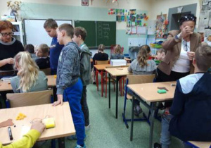 Szyjemy misie na technice.