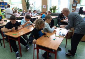 Szyjemy misie na technice.