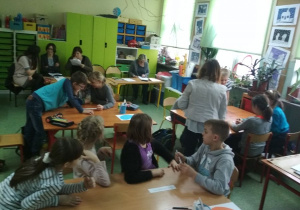 Praca w małych grupach.