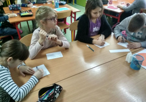 Wykonywanie ćwiczeń indywidualnych.