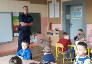 Spotkanie z policjantem uczniów klasy 1a.