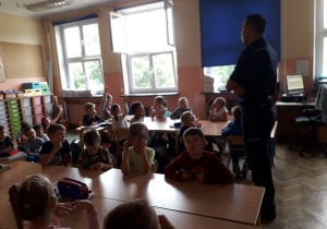 Spotkanie z policjantem uczniów klasy 1a.