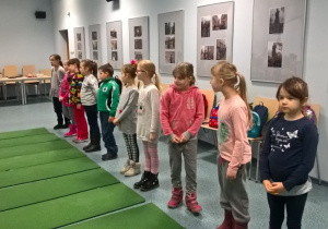 Uczniowie klasy 2a w trakcie warsztatów.