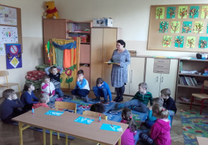 Przedszkolaki podczas zajęć W Krainie Figur Geometrycznych.