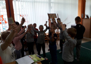 Wycieczka uczniów 1a do biblioteki przy ul. Wilczej.
