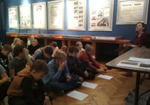 Lekcja muzealna w Muzeum Tradycji Niepodległościowych.