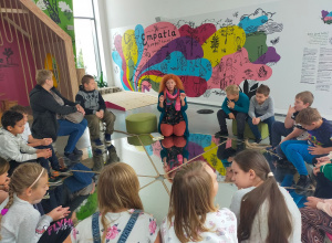 Uczniowie klasy 3b w Centrum Dialogu im. Marka Edelmana w Łodzi