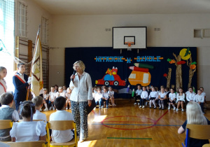 Dyrektor SP37 uroczyście otwiera rok szkolny 2025/2026 w sali gimnastycznej