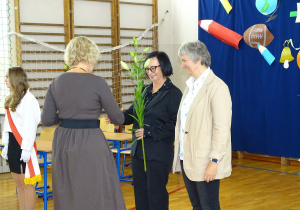 Pani Dyrektor gratuluje nagród Prezydenta Miasta