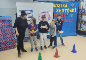 Grupa o nazwie grosiki określa co można załatwić w banku