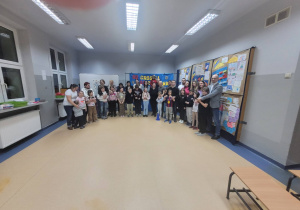 Zdjęcie grupowe uczestników grosikowych wędrówek