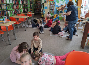 Wycieczka klasy 1a do biblioteki