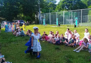 Strój uczennicy z klasy 1b