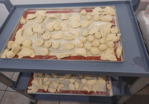 Gotowe pierogi czekają na ugotowanie